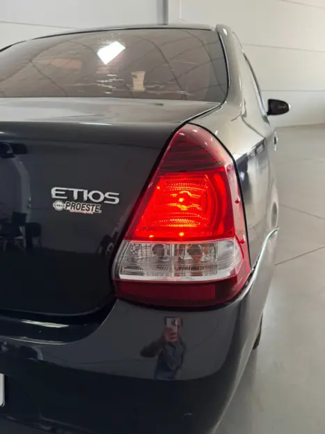 TOYOTA Etios Sedan 1.5 16V 4P FLEX X PLUS, Foto 10