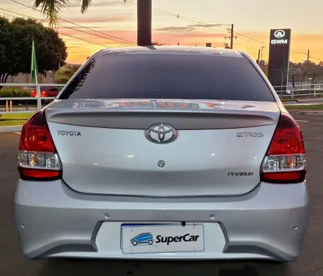 TOYOTA Etios Sedan 1.5 16V 4P FLEX PLATINUM AUTOM�TICO, Foto 4
