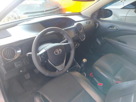 TOYOTA Etios Sedan 1.5 16V 4P FLEX PLATINUM, Foto 4