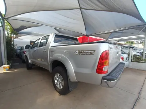 TOYOTA Hilux Caminhonete 2.4 4P 4X4 DIESEL CABINE DUPLA, Foto 1 TOYOTA Hilux Caminhonete 2.4 4P 4X4 DIESEL CABINE DUPLA, Foto 1