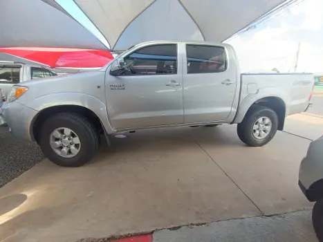 TOYOTA Hilux Caminhonete 2.4 4P 4X4 DIESEL CABINE DUPLA, Foto 2 TOYOTA Hilux Caminhonete 2.4 4P 4X4 DIESEL CABINE DUPLA, Foto 2
