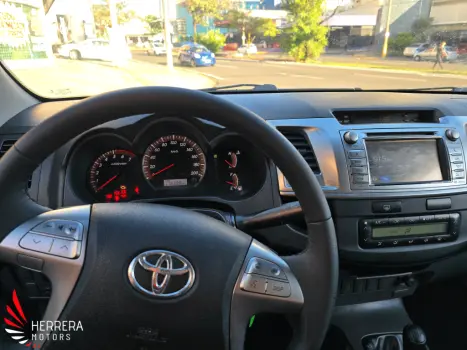 TOYOTA Hilux Caminhonete 2.7 16V 4P SRV FLEX 4X4  CABINE DUPLA AUTOMTICO, Foto 10