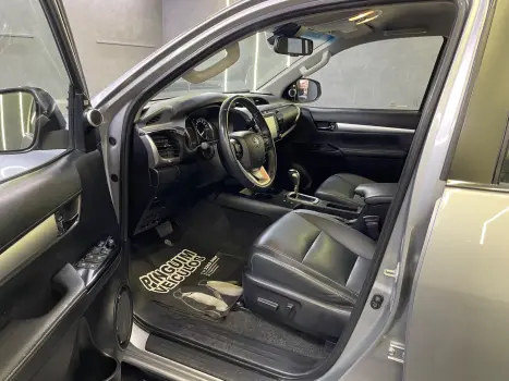 TOYOTA Hilux Caminhonete 2.8 16V SRX 4X4 TURBO DIESEL CABINE DUPLA AUTOMTICO, Foto 13