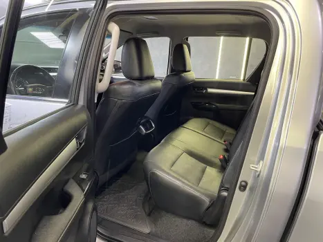 TOYOTA Hilux Caminhonete 2.8 16V SRX 4X4 TURBO DIESEL CABINE DUPLA AUTOMTICO, Foto 14