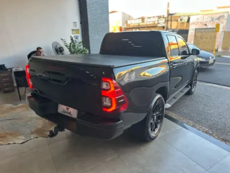 TOYOTA Hilux Caminhonete 2.8 16V SRX 4X4 DIESEL CABINE DUPLA AUTOMTICO, Foto 4