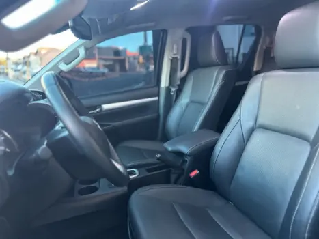 TOYOTA Hilux Caminhonete 2.8 16V SRX 4X4 DIESEL CABINE DUPLA AUTOMTICO, Foto 11