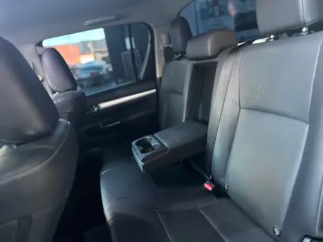 TOYOTA Hilux Caminhonete 2.8 16V SRX 4X4 DIESEL CABINE DUPLA AUTOMTICO, Foto 17