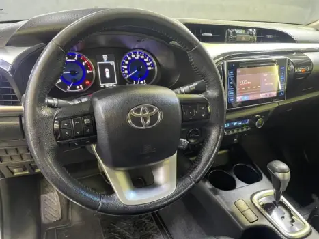 TOYOTA Hilux Caminhonete 2.8 16V SRX 4X4 TURBO DIESEL CABINE DUPLA AUTOMTICO, Foto 10