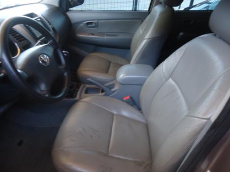 TOYOTA Hilux Caminhonete 3.0 4P 4X4 SRV TURBO DIESEL CABINE DUPLA, Foto 3