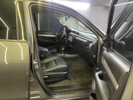 TOYOTA Hilux Caminhonete 2.7 16V 4P SRV FLEX 4X4  CABINE DUPLA AUTOMTICO, Foto 14
