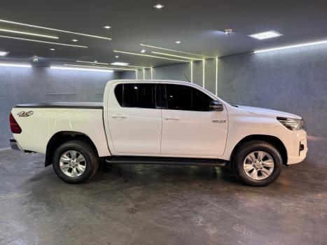 TOYOTA Hilux Caminhonete 2.8 16V 4P SR 4X4 DIESEL CABINE DUPLA AUTOMTICO, Foto 5