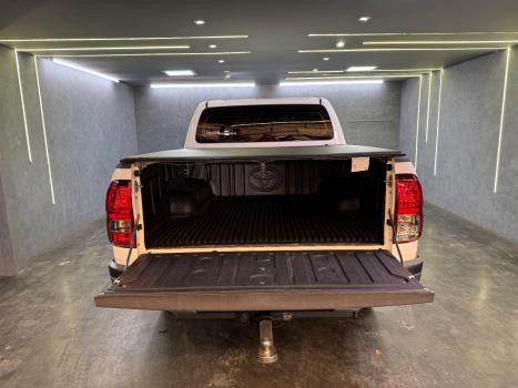 TOYOTA Hilux Caminhonete 2.8 16V 4P SR 4X4 DIESEL CABINE DUPLA AUTOMTICO, Foto 7