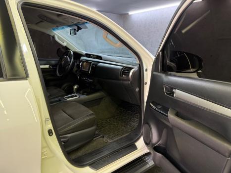 TOYOTA Hilux Caminhonete 2.8 16V 4P SR 4X4 DIESEL CABINE DUPLA AUTOMTICO, Foto 16