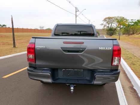 TOYOTA Hilux Caminhonete 2.8 16V 4P SR 4X4 DIESEL CHALLENGE CABINE DUPLA AUTOMTICO, Foto 4