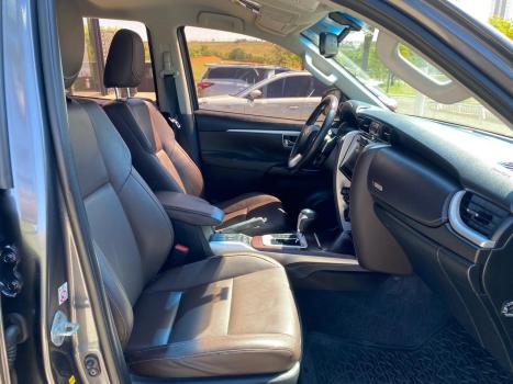 TOYOTA Hilux Caminhonete 2.8 16V SRX 4X4 TURBO DIESEL CABINE DUPLA AUTOMTICO, Foto 12