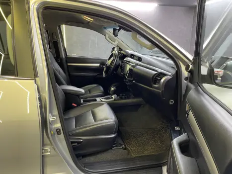 TOYOTA Hilux Caminhonete 2.8 16V SRX 4X4 TURBO DIESEL CABINE DUPLA AUTOMTICO, Foto 15