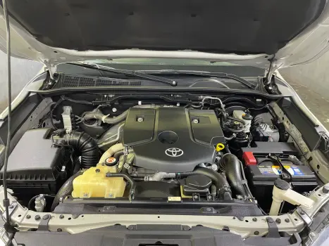 TOYOTA Hilux Caminhonete 2.8 16V SRX 4X4 TURBO DIESEL CABINE DUPLA AUTOMTICO, Foto 16