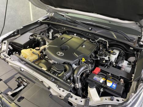 TOYOTA Hilux Caminhonete 2.8 16V SRX 4X4 TURBO DIESEL CABINE DUPLA AUTOMTICO, Foto 17