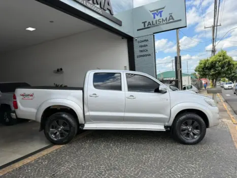 TOYOTA Hilux Caminhonete 3.0 4P 4X4 SRV TURBO DIESEL CABINE DUPLA, Foto 8
