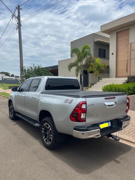 TOYOTA Hilux Caminhonete 2.8 16V SRX 4X4 DIESEL CABINE DUPLA AUTOM�TICO, Foto 4