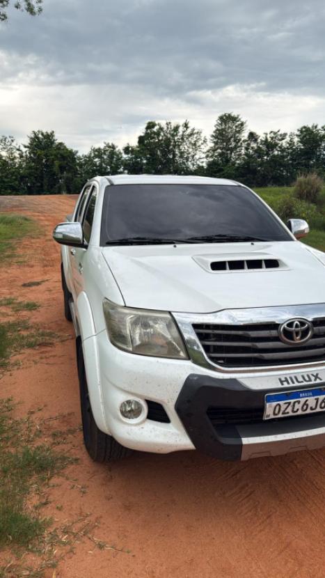 TOYOTA Hilux Caminhonete 3.0 4P 4X4 SRV TURBO DIESEL CABINE DUPLA AUTOMTICO, Foto 4