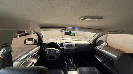 TOYOTA Hilux Caminhonete 3.0 4P 4X4 SRV TURBO DIESEL CABINE DUPLA AUTOMTICO, Foto 8