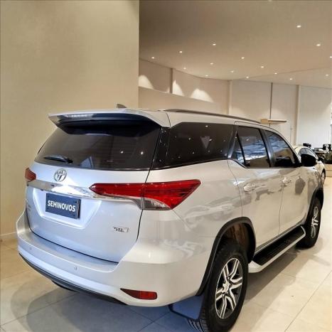 TOYOTA Hilux Caminhonete 2.7 16V 4P SR FLEX CABINE DUPLA AUTOMTICO, Foto 4