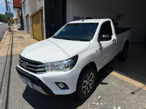 TOYOTA Hilux Caminhonete 2.8 4X4 DIESEL CABINE SIMPLES, Foto 3