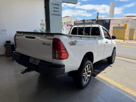 TOYOTA Hilux Caminhonete 2.8 4X4 DIESEL CABINE SIMPLES, Foto 4
