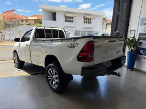 TOYOTA Hilux Caminhonete 2.8 4X4 DIESEL CABINE SIMPLES, Foto 6