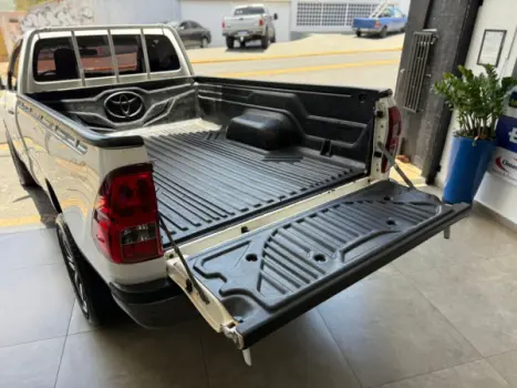 TOYOTA Hilux Caminhonete 2.8 4X4 DIESEL CABINE SIMPLES, Foto 9