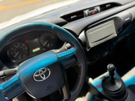 TOYOTA Hilux Caminhonete 2.8 4X4 DIESEL CABINE SIMPLES, Foto 10