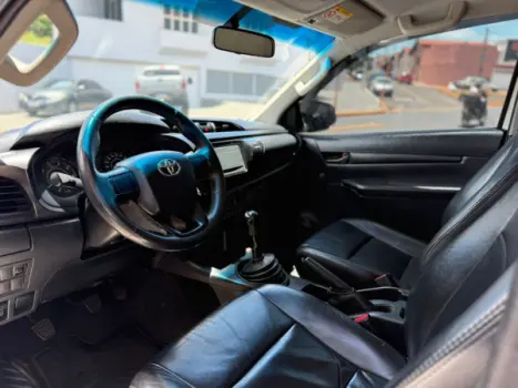 TOYOTA Hilux Caminhonete 2.8 4X4 DIESEL CABINE SIMPLES, Foto 15