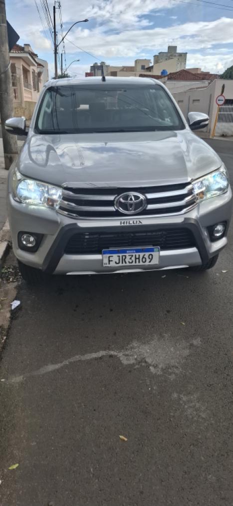 TOYOTA Hilux Caminhonete 2.7 16V 4P SRV FLEX 4X4  CABINE DUPLA AUTOM�TICO, Foto 2