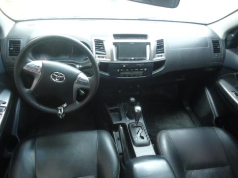 TOYOTA Hilux Caminhonete 3.0 4P 4X4 SRV TURBO DIESEL CABINE DUPLA AUTOM�TICO, Foto 4
