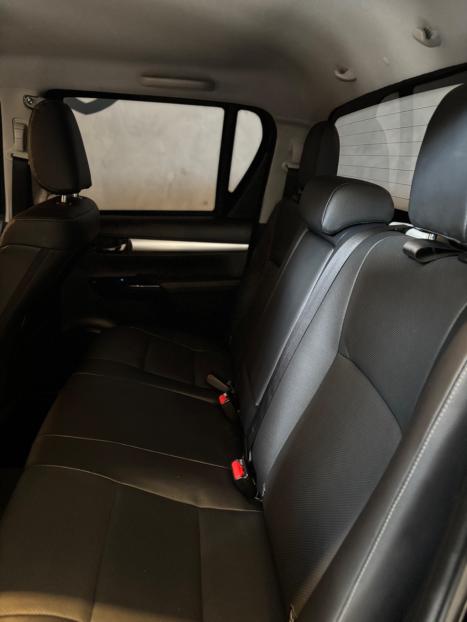 TOYOTA Hilux Caminhonete 2.8 16V SRX 4X4 DIESEL CABINE DUPLA AUTOM�TICO, Foto 9