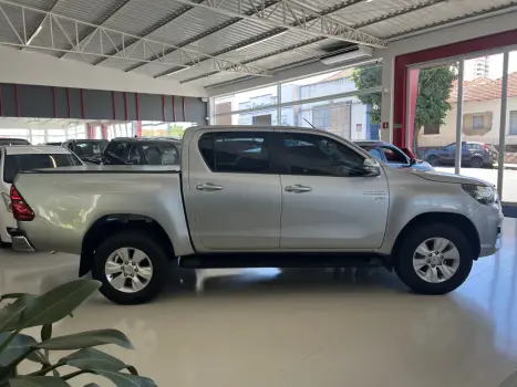 TOYOTA Hilux Caminhonete 2.7 16V 4P SR FLEX CABINE DUPLA AUTOM�TICO, Foto 3