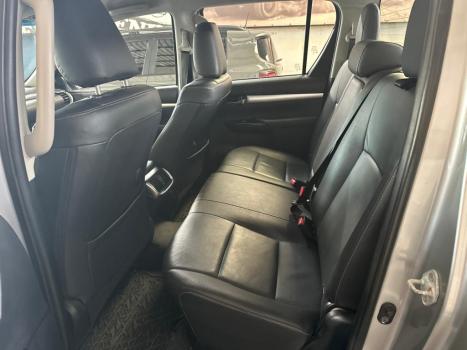 TOYOTA Hilux Caminhonete 2.8 16V SRV 4X4 DIESEL CABINE DUPLA AUTOM�TICO, Foto 3