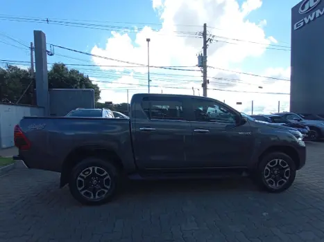 TOYOTA Hilux Caminhonete 2.8 16V SRX 4X4 TURBO DIESEL CABINE DUPLA AUTOM�TICO, Foto 4