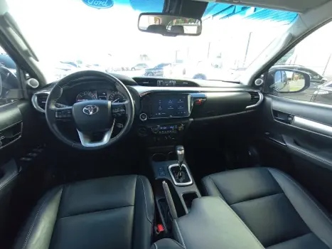 TOYOTA Hilux Caminhonete 2.8 16V SRX 4X4 TURBO DIESEL CABINE DUPLA AUTOM�TICO, Foto 11