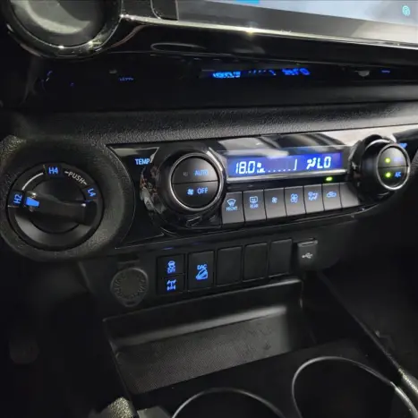 TOYOTA Hilux Caminhonete 2.8 16V 4P SR 4X4 DIESEL CABINE DUPLA AUTOM�TICO, Foto 10