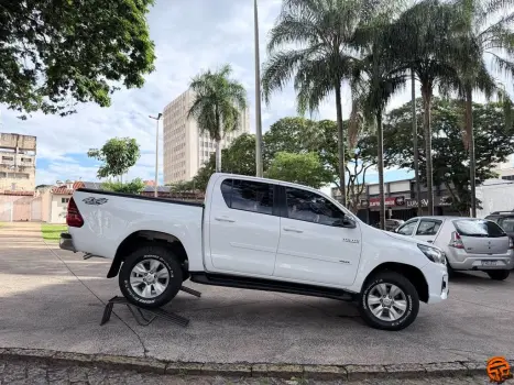 TOYOTA Hilux Caminhonete 2.8 16V SRV 4X4 DIESEL CABINE DUPLA AUTOM�TICO, Foto 3