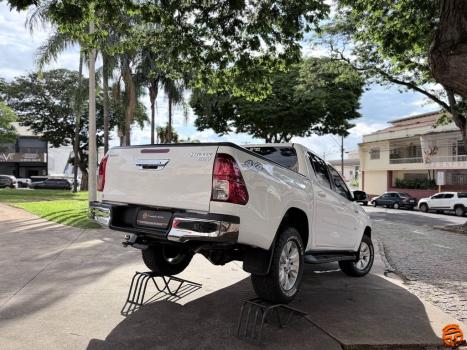 TOYOTA Hilux Caminhonete 2.8 16V SRV 4X4 DIESEL CABINE DUPLA AUTOM�TICO, Foto 4