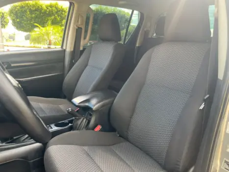 TOYOTA Hilux Caminhonete 2.8 4P 4X4 DIESEL CABINE DUPLA, Foto 8