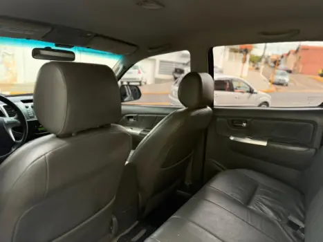 TOYOTA Hilux Caminhonete 3.0 4P 4X4 SRV TURBO DIESEL CABINE DUPLA, Foto 9