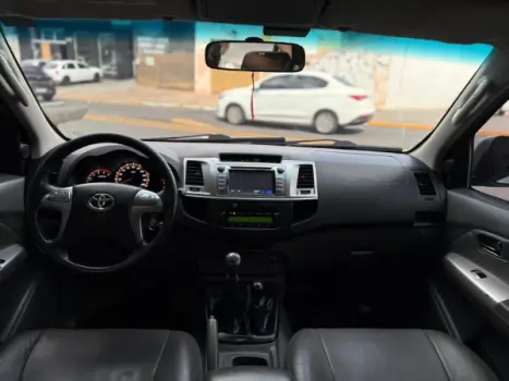 TOYOTA Hilux Caminhonete 3.0 4P 4X4 SRV TURBO DIESEL CABINE DUPLA, Foto 15