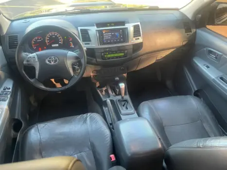 TOYOTA Hilux Caminhonete 3.0 4P 4X4 SRV TURBO DIESEL CABINE DUPLA AUTOM�TICO, Foto 8