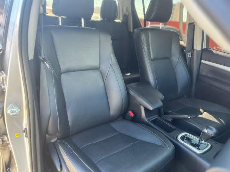 TOYOTA Hilux Caminhonete 2.8 16V SRX 4X4 TURBO DIESEL CABINE DUPLA AUTOM�TICO, Foto 11