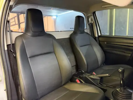 TOYOTA Hilux Caminhonete 2.8 4X4 DIESEL CABINE SIMPLES, Foto 17