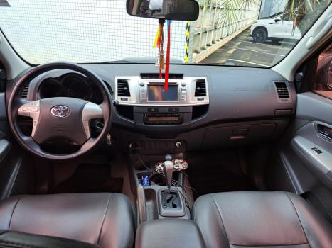 TOYOTA Hilux Caminhonete 3.0 4P 4X4 SRV TURBO DIESEL CABINE DUPLA AUTOM�TICO, Foto 2